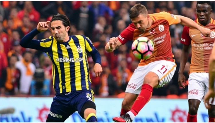 Podolski'den Fenerbahçe'yi eleyen Akhisarspor paylaşımı