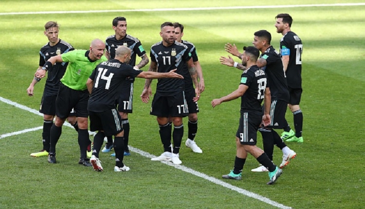 Arjantin - İzlanda maçında tartışmalı pozisyon! Yoğun penaltı itirazı