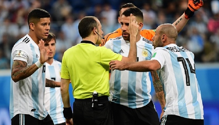 Cüneyt Çakır'dan Arjantin - Nijerya maçına damga vuran penaltı kararı