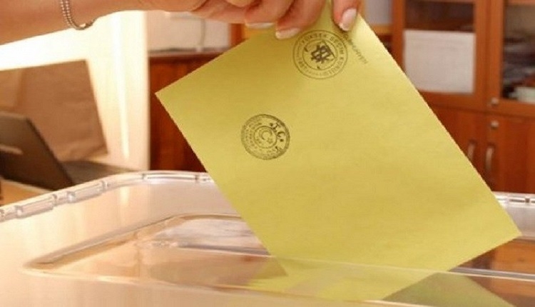Oy kullanırken gerekli evraklar (24 Haziran 2018 Pazar) Oy kullanırken gerekli belgeler - Oy zarfında kaç mühür olmalı? Oy pusulasında kaç mühür var - 2018
