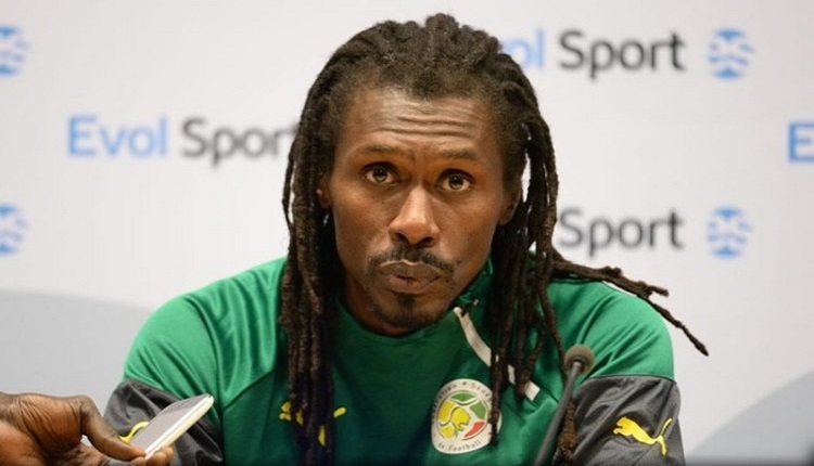 Senegal'in hocası Aliou Cisse'yi hataya düşüren olay!