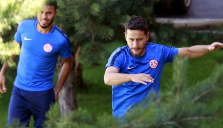 Antalyaspor'dan Hollanda'da rehin kaldı iddialarına yanıt