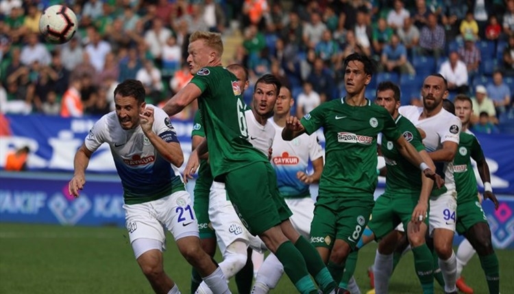 Çaykur Rizespor - Atiker Konyaspor maçı sonrasında saha karıştı!