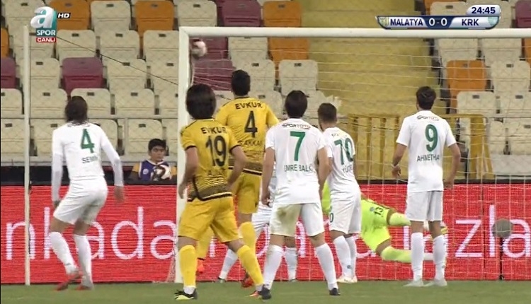 Yeni Malatyaspor - Kırklarelispor maçında inanılmaz olay! Filelere çarptı gol sayılmadı