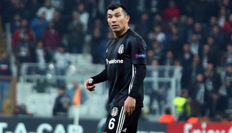 Beşiktaş'ta Gary Medel cezalı duruma düştü