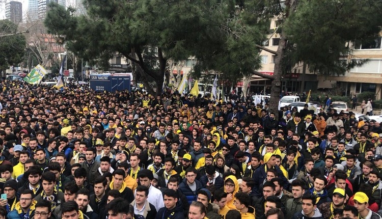 Fenerbahçeli taraftarlardan TFF'ye protesto yürüyüşü