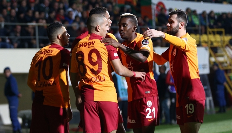 Galatasaray futbolcuları Başakşehir maçını izledi! Selçuk İnan'dan Trabzonspor mesajı