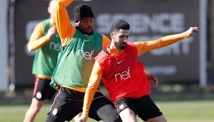 Galatasaray'a Emre Akbaba ve Nagatomo müjdesi