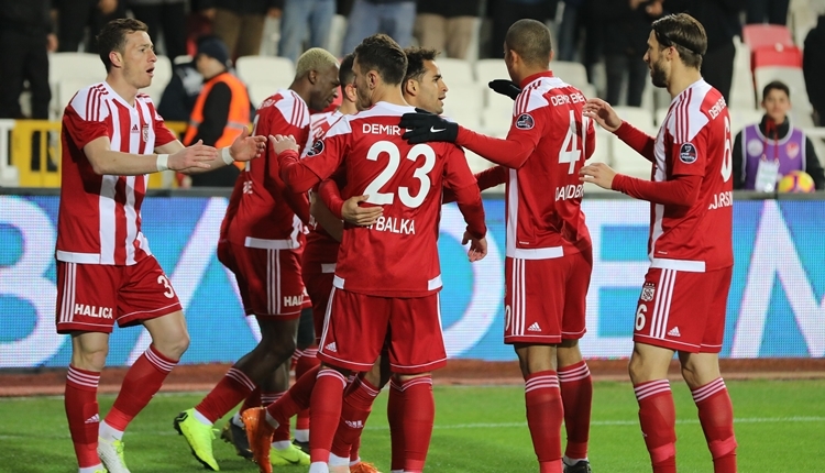 Sivasspor 2-1 Akhisarspor maç özeti ve golleri izle