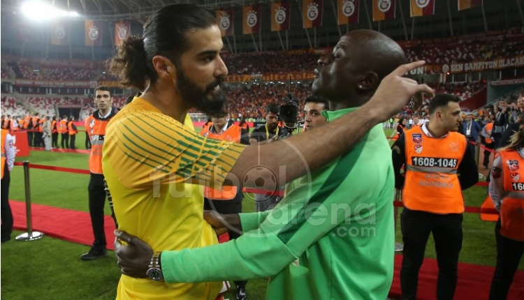 Akhisarspor - Galatasaray maçında seremoni krizi