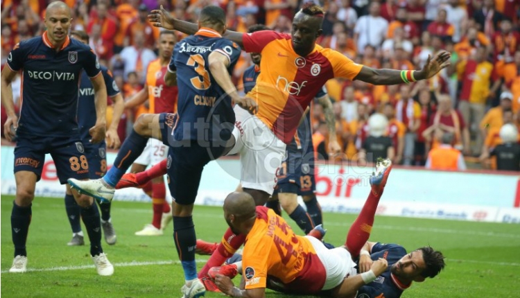 Galatasaray'ın Başakşehir maçında penaltı beklediği pozisyon