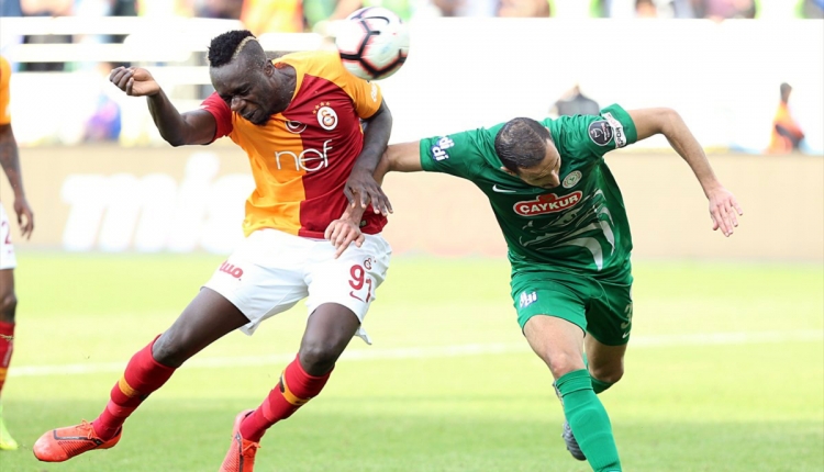 Galatasaray'da Mbaye Diagne Süper Lig tarihine geçti
