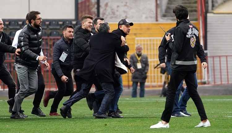 Fatih Karagümrük - Altay maçında olay! Başkan hakemin üzerine yürüdü
