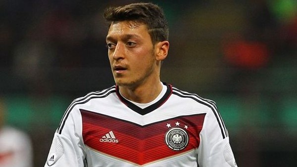 Mesut Özil Almanya'nın en iyisi seçildi