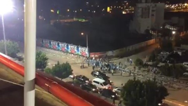 Stada giremeyen bazı Fenerbahçe ve Galatasaray taraftarları tepkili