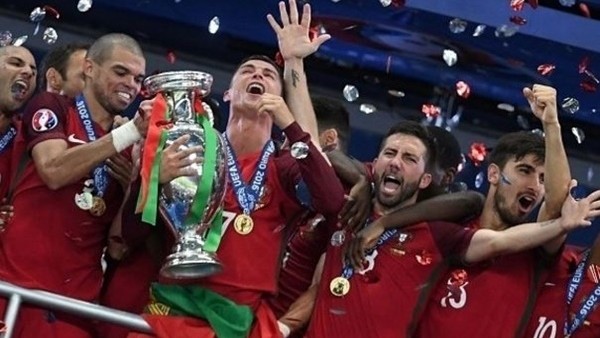 Şampiyon Portekiz kupasını kaldırdı!