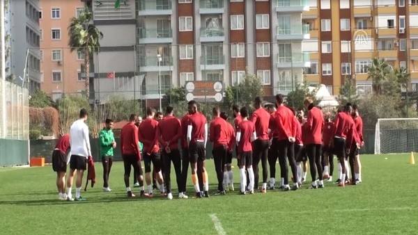 Aytemiz Alanyaspor, Beşiktaş maçına altyapı hocalarıyla hazırlanıyor