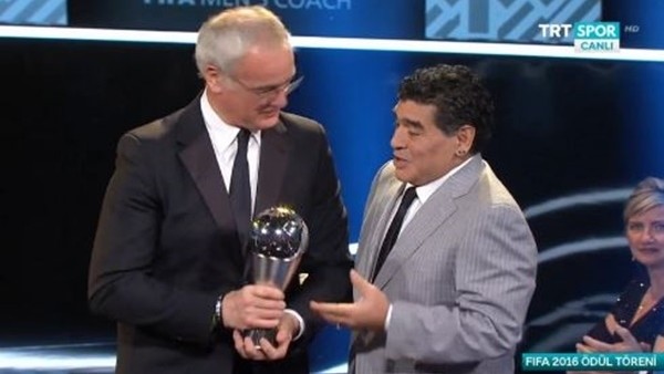 FIFA Yılın Teknik Direktörü ödülü Claudio Ranieri'nin.