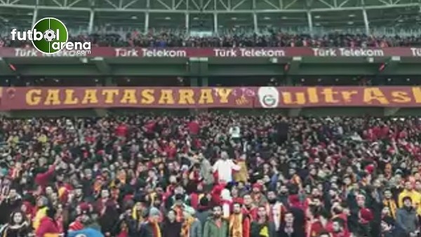 Galatasaray - Akhisar maçında Fenerbahçe Başkanı Aziz Yıldırım'a gönderme