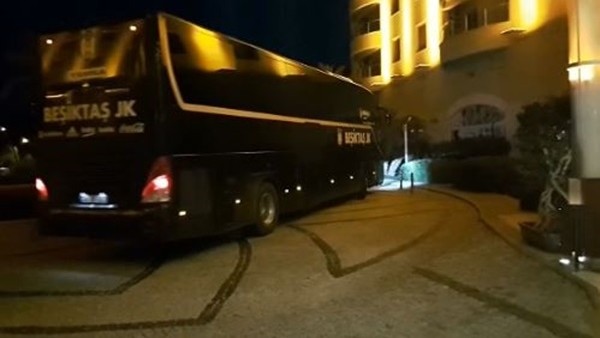 Beşiktaş takım otobüsü Alanya'da