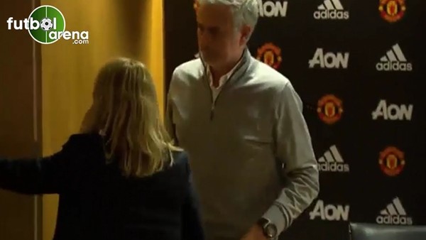 Mourinho'nun 11 saniyelik basın toplantısı
