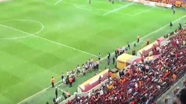 Galatasaraylı taraftarlar Igor Tudor'u ıslıkladı