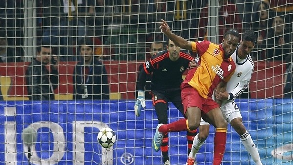 Drogba'nın Real Madrid'e attığı muhteşem gol (Tribün çekimi)