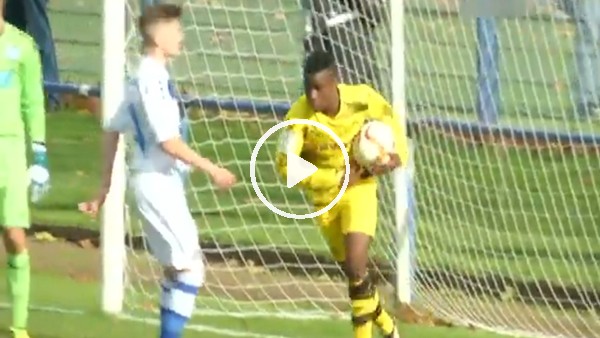 Dortmund'da 12 yaşındaki Moukoko yine attı!