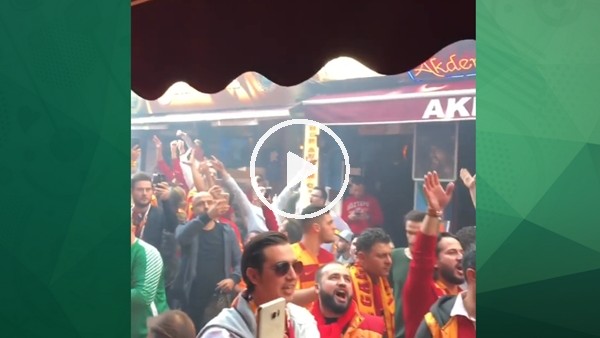 Galatasaraylı taraftarlar derbi için toplanmaya başladı