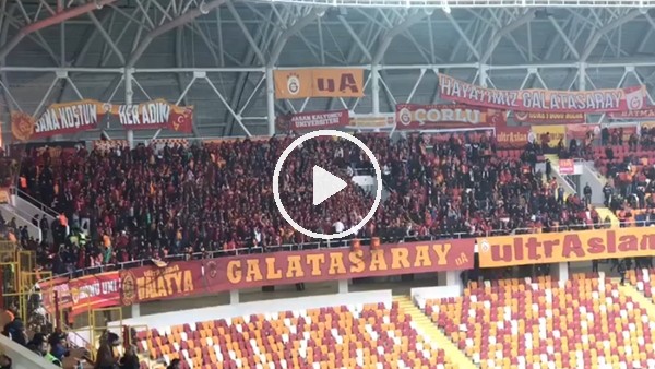 Galatasaray tribünlerinde "Kahrolsun İsrail Filistin'e özgürlük" tezahüratı