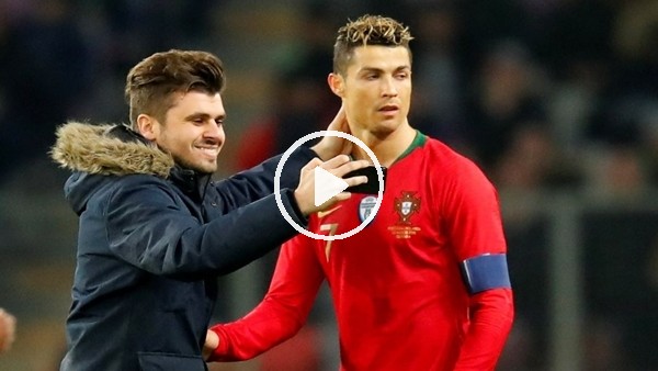 Çılgın tafaftar sahaya dalıp Cristiano Ronaldo'yu öptü ve selfie çekti