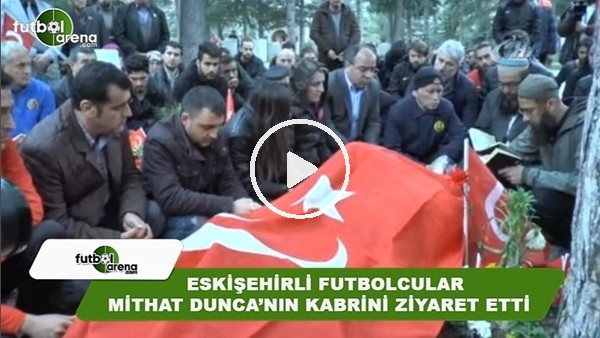 Eskişehirsporlu oyuncular vasiyet üzerine şehit Mithat Dunca'nın kabrini ziyaret etti
