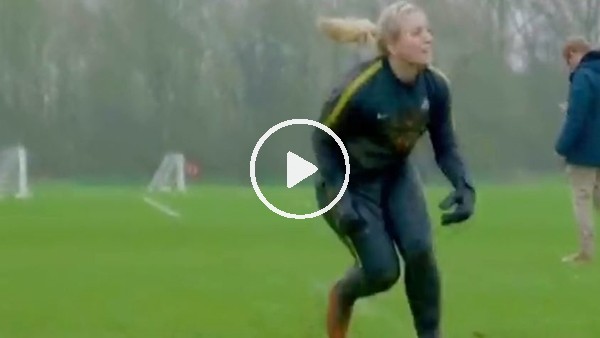Chelsea Kadın Futbol Takımı'nda kaleci antrenmanı