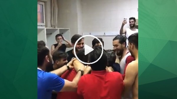 Eskişehirsporlu futbolculardan çılgn sevinç! Yılmaz Vural'ı havaya attılar..
