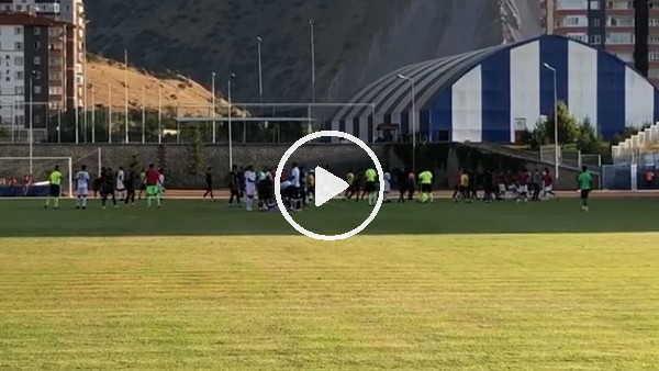 Kayserispor-Gençlerbirliği maçında saha karıştı