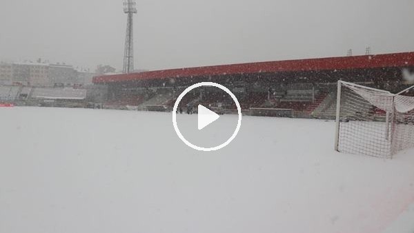 Boluspor-Galatasaray maçının stadı karla kaplı