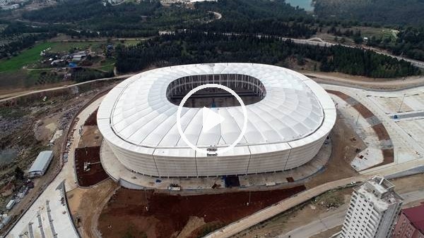 Adana'da yeni stadın çatısı tamamlandı