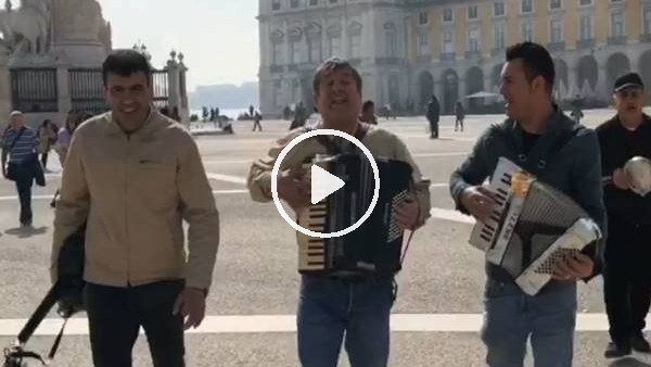 Portekiz'de çalgıcılardan Galatasaray marşı