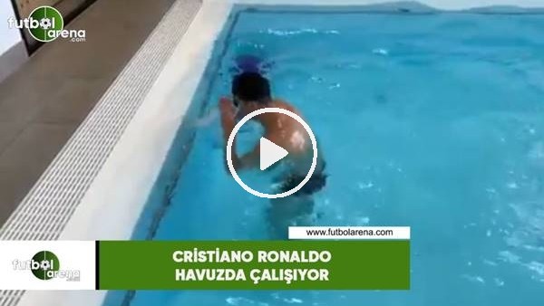 Cristiano Ronaldo havuzda çalışıyor