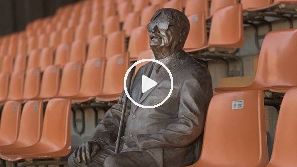 Valencia, vefat eden görme engelli taraftarının heykelini yaptı