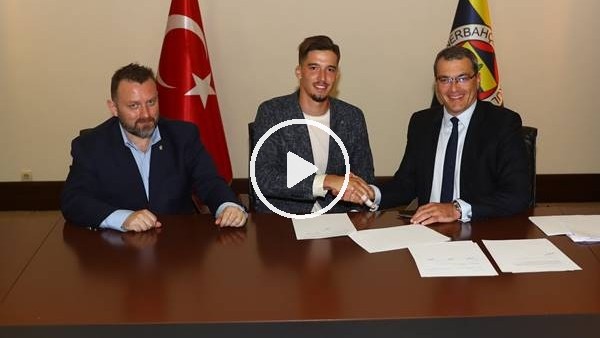 Altay Bayındır, Fenerbahçe'ye imzayı attı! İşte ilk açıklamaları...