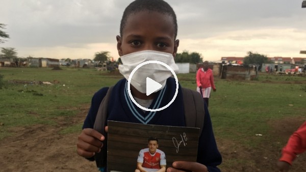 Mesut Özil, 11 yaşındaki Kenyalı hayranına 1000 maske gönderdi